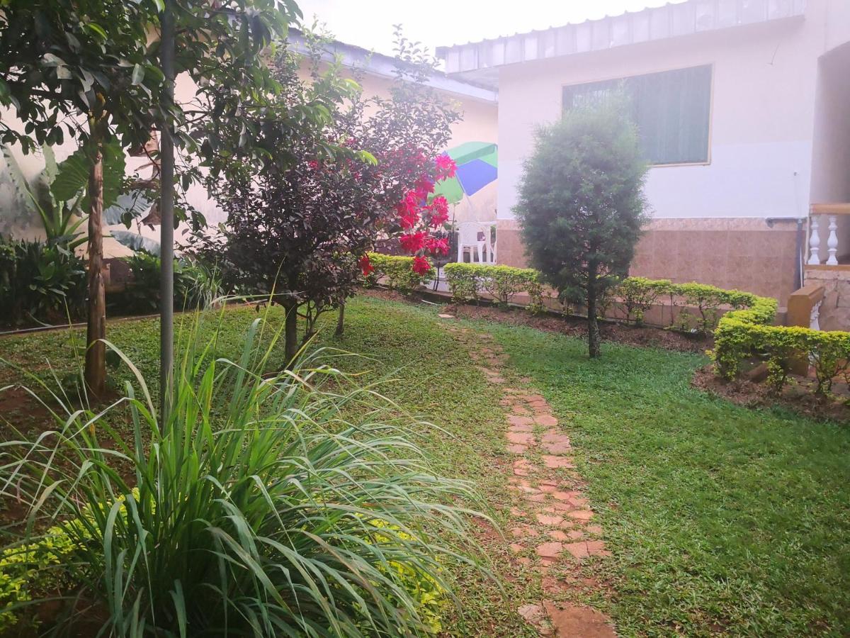 Tout Confort Avec Jardin Entree Bastos Yaoundé 外观 照片