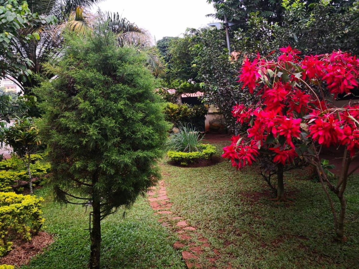Tout Confort Avec Jardin Entree Bastos Yaoundé 外观 照片